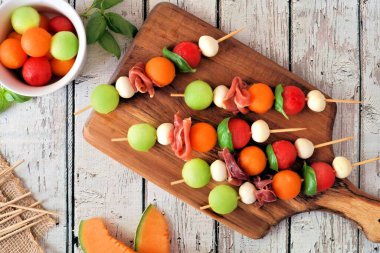 brochetas de fruta